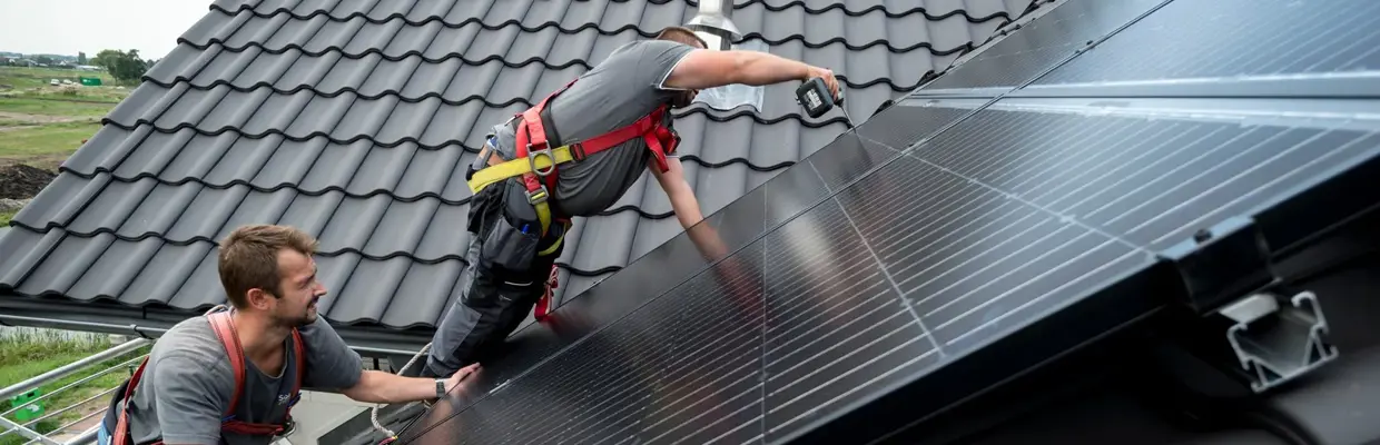 Zonnepanelen Monteren installeren dak - 1600